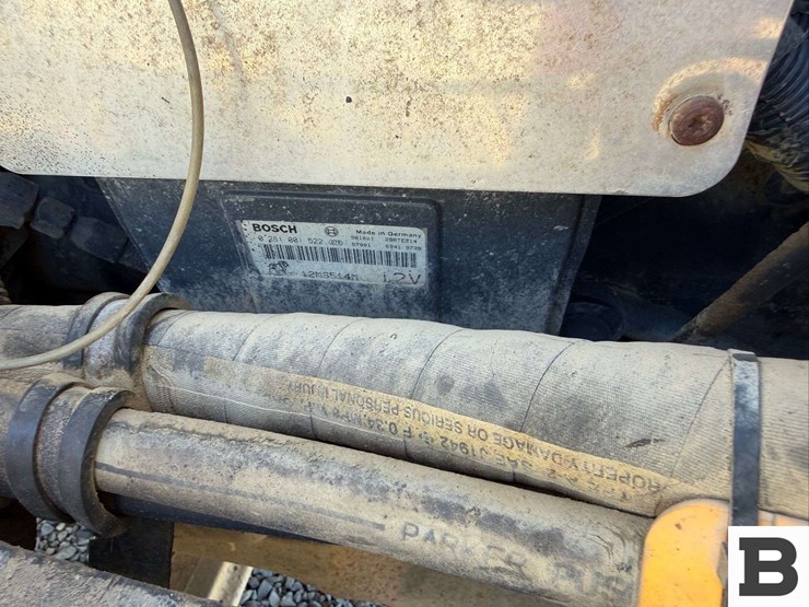 1999-mack-cl713-image-53