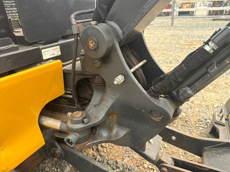2023-deere-17g-image-15