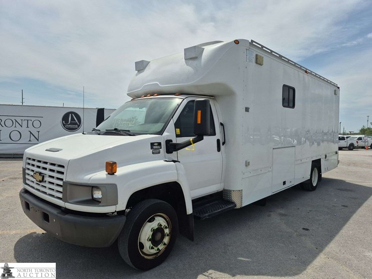 2006-chevrolet-kodiak-c5500-image-1