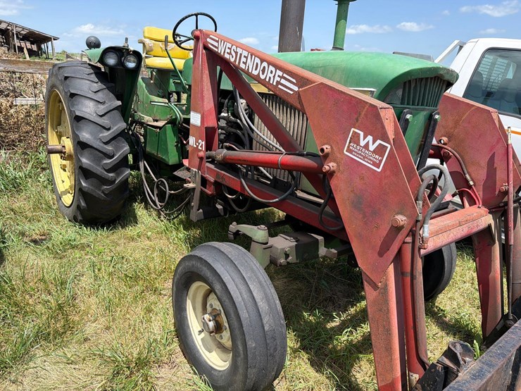 john-deere-3020-image-3