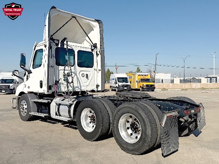 2021-freightliner-cascadia-116-image-2