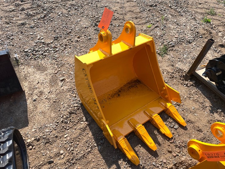 2026-caterpillar-305-image-4