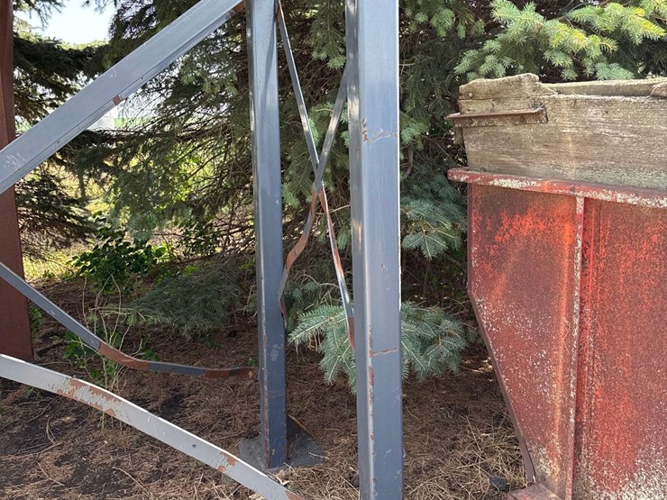 approx-300bu-holding-bin-with-stand-image-10