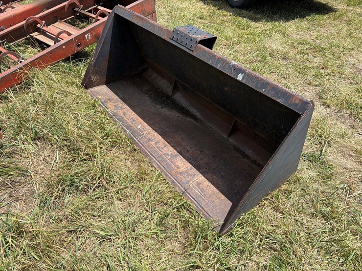 new-holland-l553-image-34