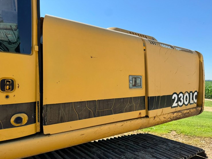 deere-230-lc-image-13