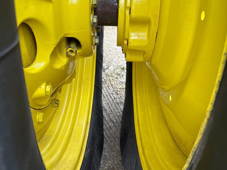 2014-john-deere-8320r-image-53