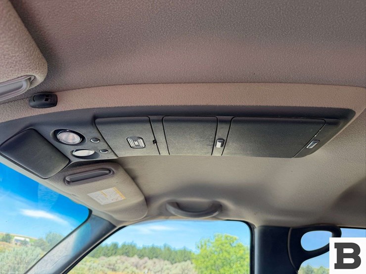 2002-chevrolet-silverado-2500hd-image-27