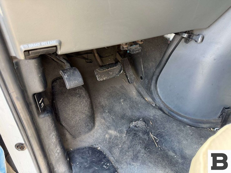 2007-ford-econoline-e-250-wheelchair-van-image-28