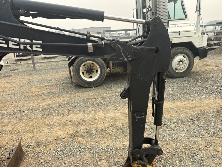 2023-deere-17g-image-13