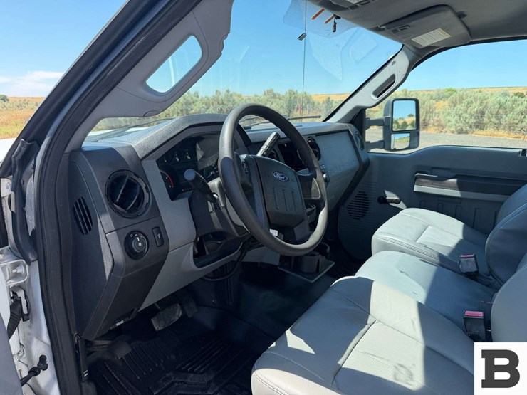2013-ford-f550-image-42