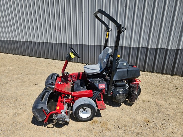 2016-toro-greensmaster-3150-image-2