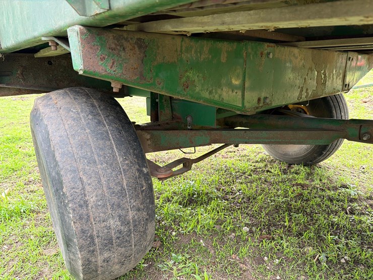 badger-18ft-front-unload-silage-wagon-image-8