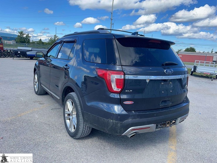 2017-ford-explorer-image-7
