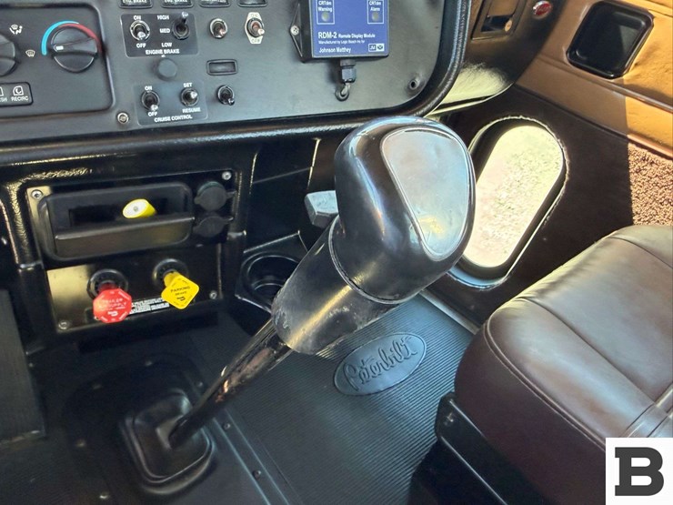 2001-peterbilt-377-image-57