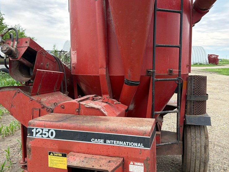 case-ih-1250-image-21