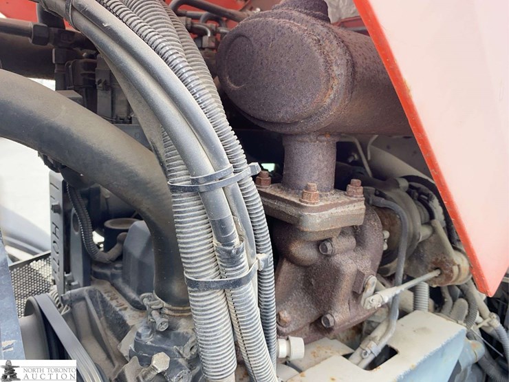 2011-kubota-m6040-image-26