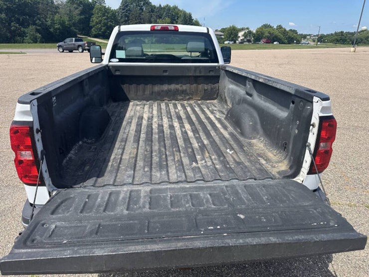2018-chevrolet-silverado-2500hd-image-5