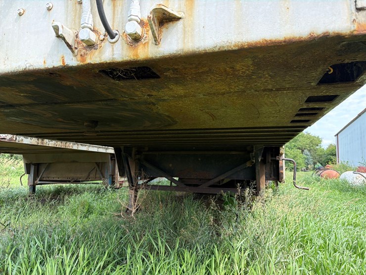 wabash-28ft-semi-van/spray-trailer-image-16