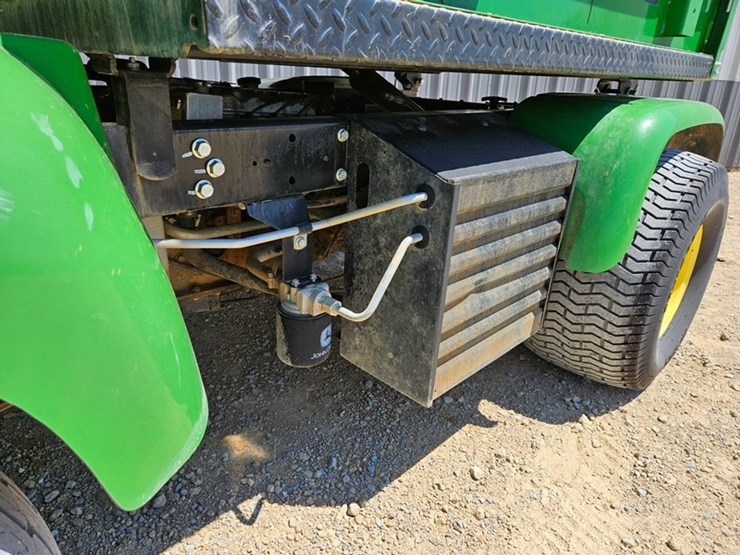 2016-john-deere-gator-image-13
