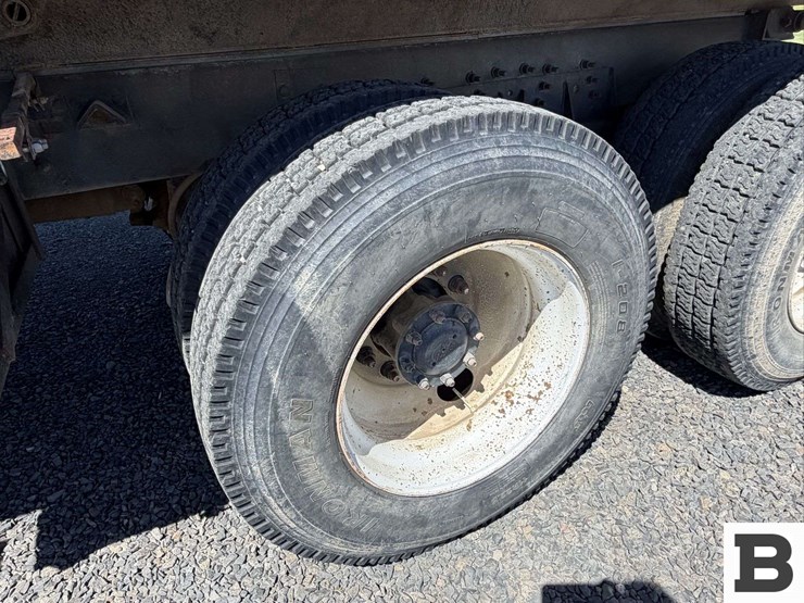 2001-mack-cl713-image-20