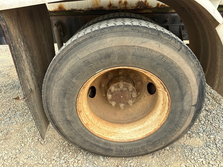2004-international-durastar-4300-image-67