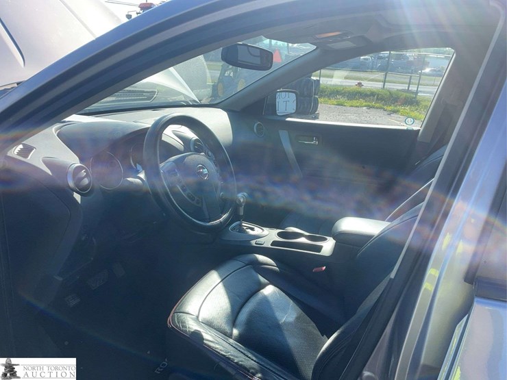 2010-nissan-rogue-image-11