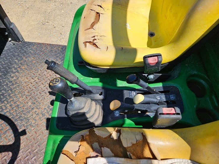 2016-john-deere-gator-image-25
