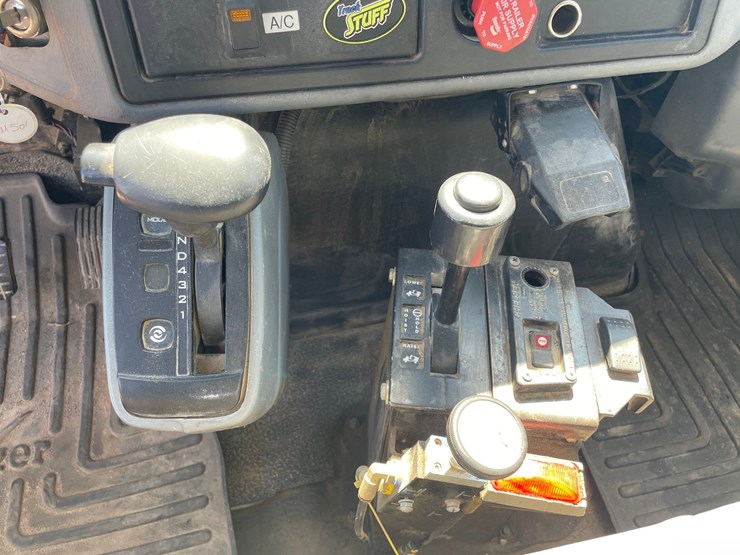 2003-international-durastar-4400-image-13