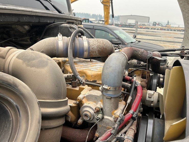 2003-freightliner-fl112-image-20