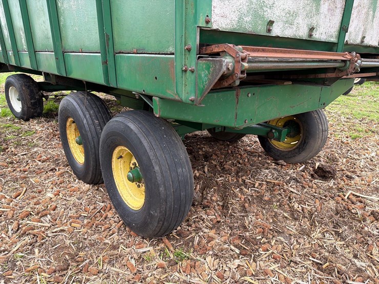 badger-18ft-front-unload-silage-wagon-image-6