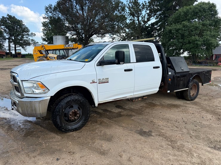 2014-dodge-3500-image-1