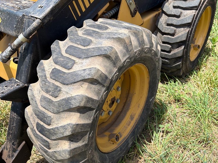 new-holland-l553-image-8