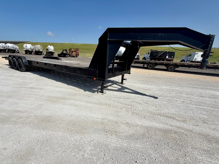 2005-c&m-lowboy-flatbed-trailer-image-3
