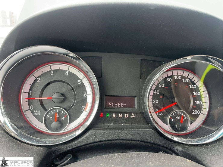 2016-dodge-grand-caravan-sxt-image-12