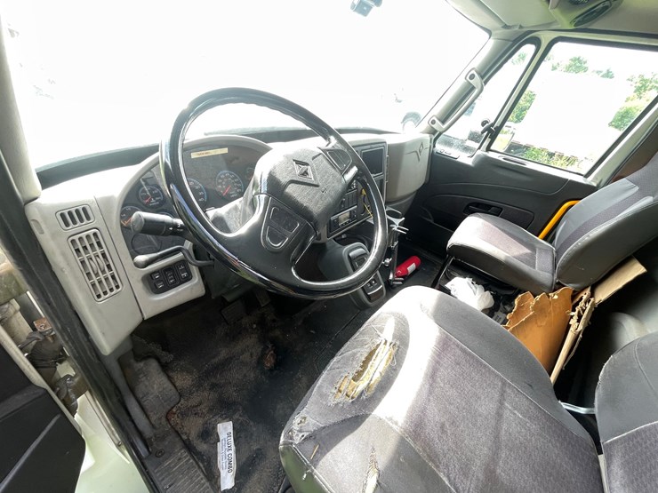 2017-international-durastar-4400-image-42