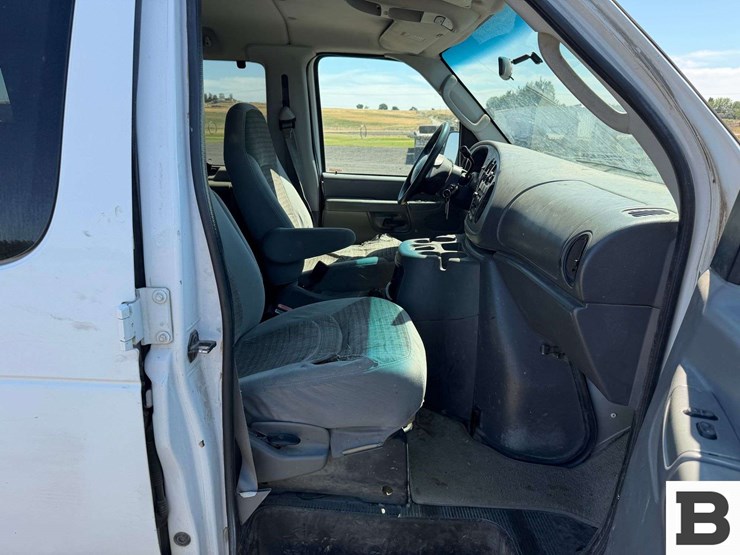2003-ford-econoline-350-image-18