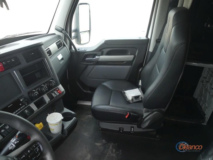 2022-kenworth-t680-image-16