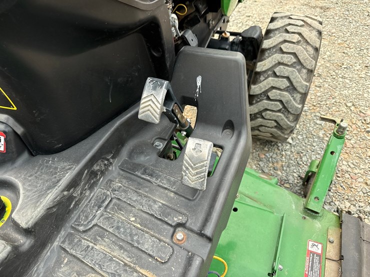 2014-john-deere-2025r-image-28