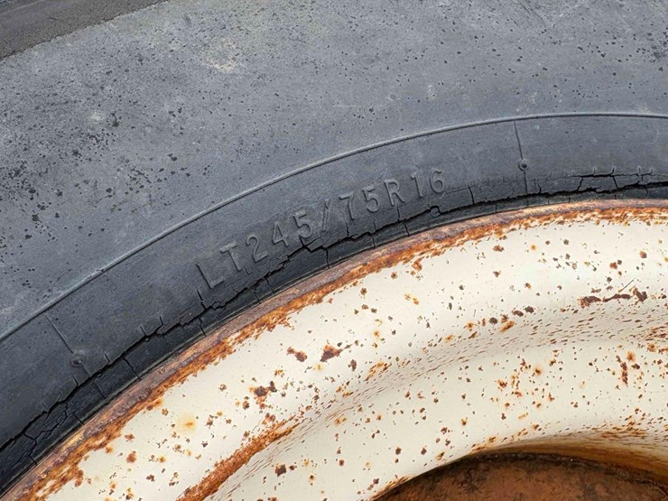 3---8-bolt-rims-&-tires-image-11