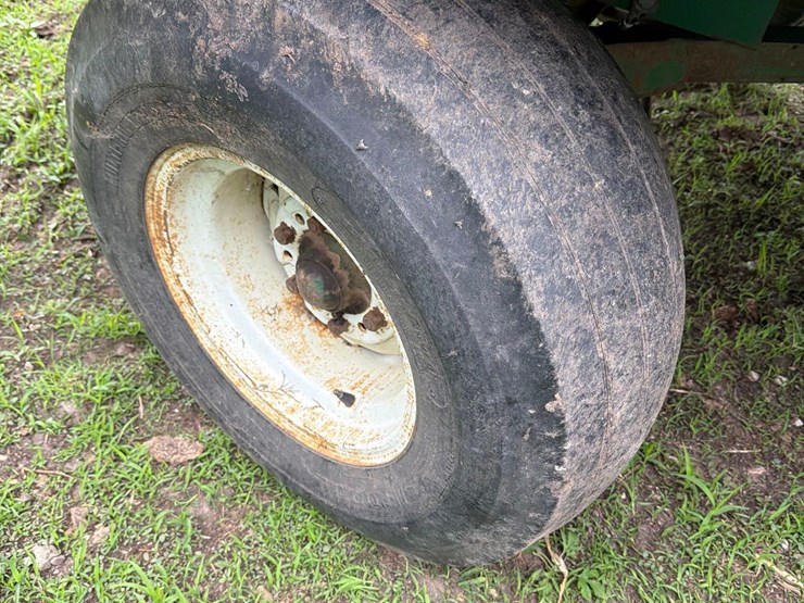badger-18ft-front-unload-silage-wagon-image-9