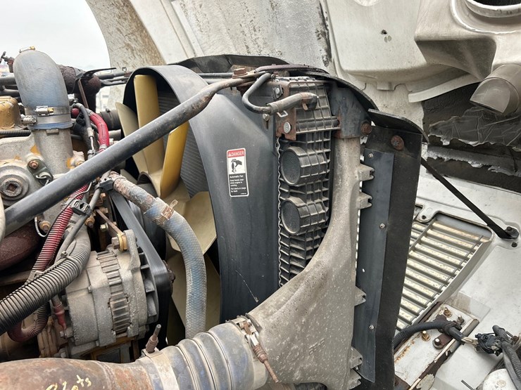 2003-freightliner-fl112-image-99