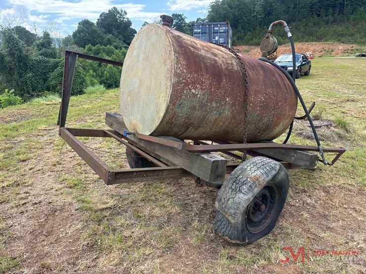 towable-fuel-tank-w/-hand-pump-&-hose-image-2