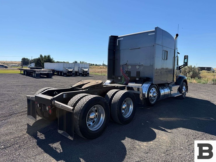 2016-peterbilt-579-image-5