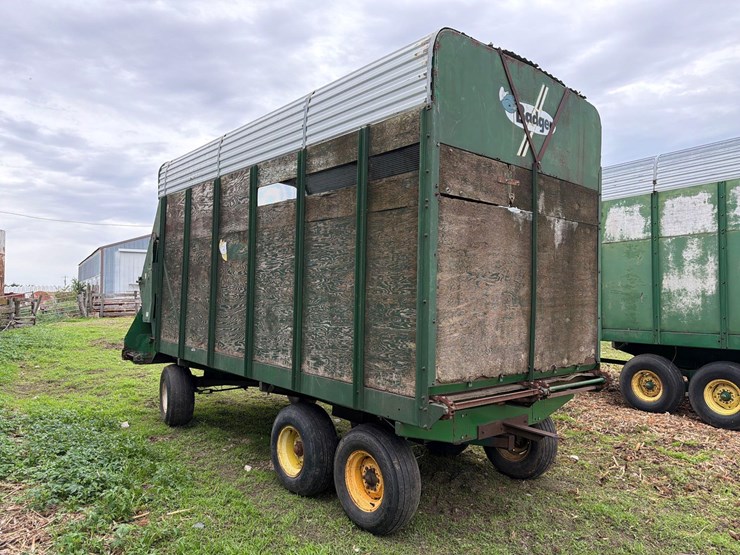 badger-18ft-front-unload-silage-wagon-image-4