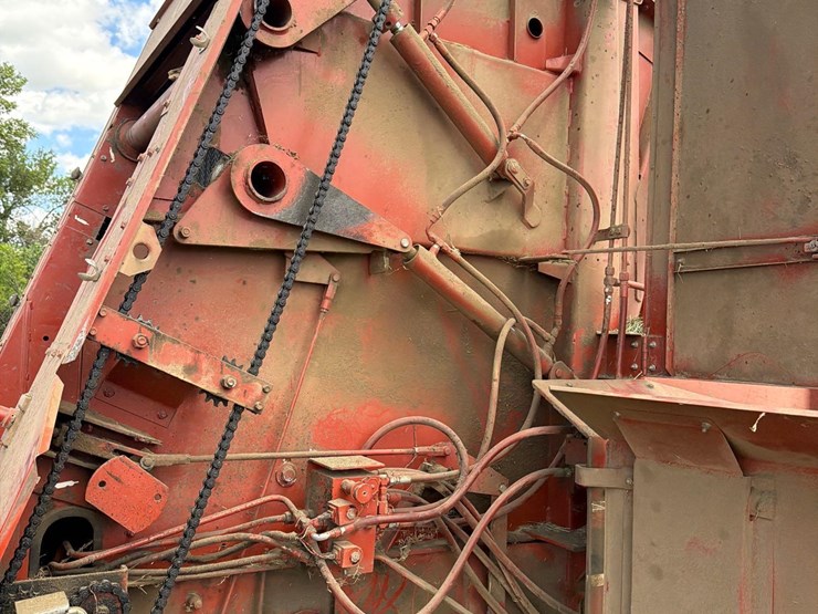 hesston-555t-image-30