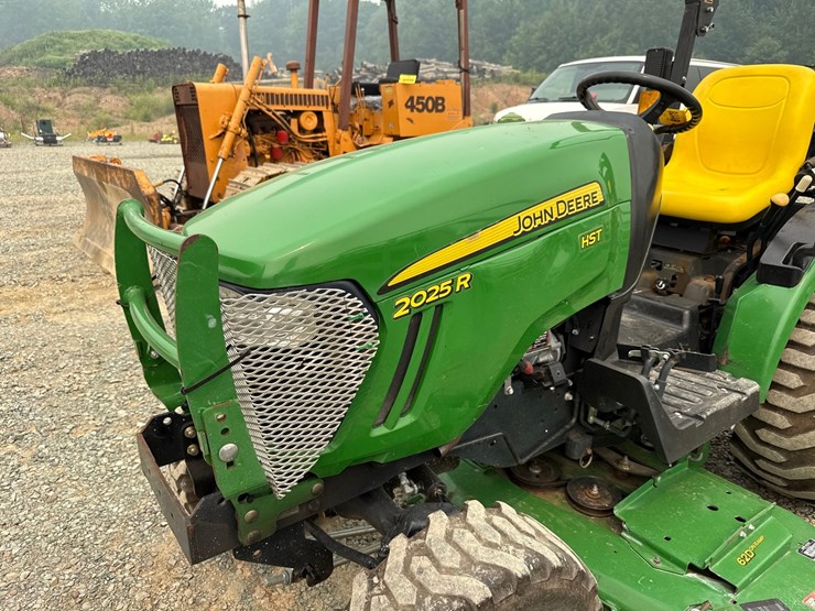 2014-john-deere-2025r-image-9