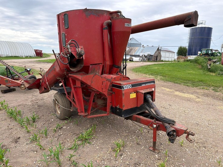 case-ih-1250-image-1