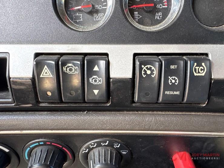 2013-kenworth-t660-image-35