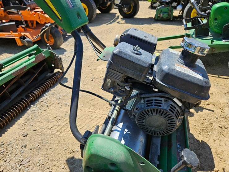 john-deere-220-image-12