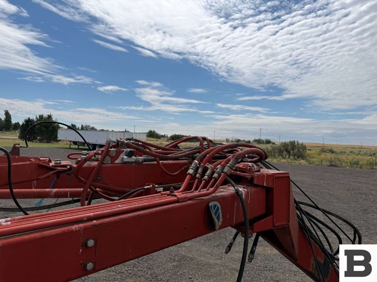 new-holland-216-image-26